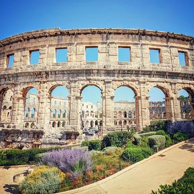Privat transfer från Trieste till Pula | voooya