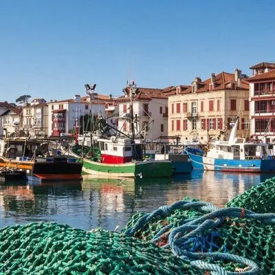 Bonjour Saint-Jean-de-Luz : Promenade en ville privée de 2 heures avec un guide local | voooya