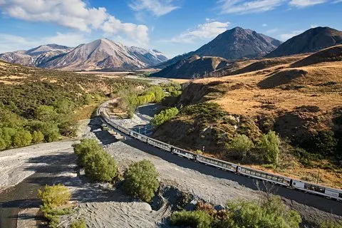 TranzAlpine列車の旅 : クライストチャーチからグレイマウスへ