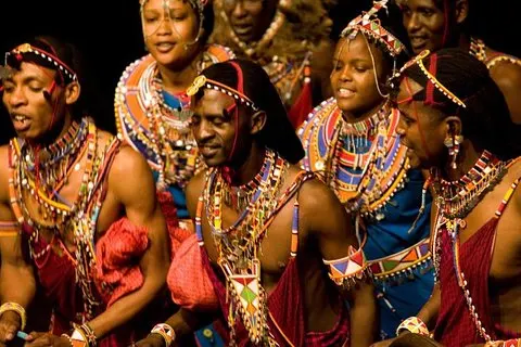 Giraffe Center, orphelinat d'éléphants, perles et visite culturelle de danse | voooya