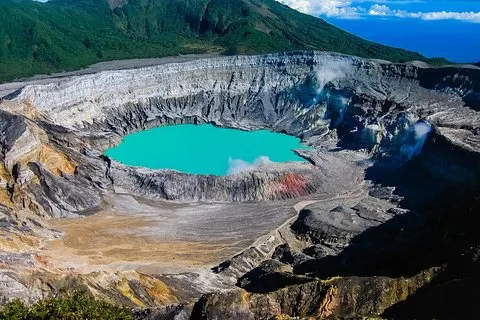 Excursión al volcán Poás + cafetales y los jardines de la cascada de La Paz desde San José