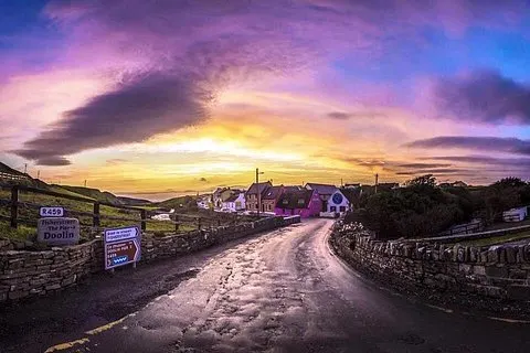 Cliffs of Moher, Burren og Wild Atlantic Way dagstur fra Galway City | voooya
