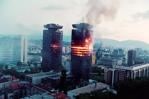 Times of Misfortune - La vita sotto assedio e il tunnel della speranza