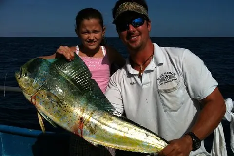 Pesca em alto mar de meio dia na Riviera Beach