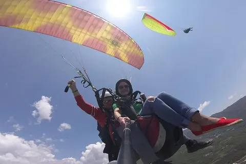 Budva : prima esperienza di parapendio tandem con istruttore