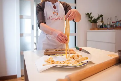 Cesarine: Pasta & Tiramisu-les bij een lokaal huis in Siena | voooya