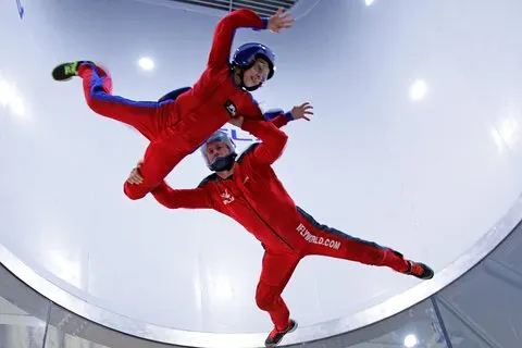 Manchester iFLY indendørs faldskærmsudspring - 2 flyvninger og certifikat