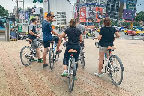 Tour de ville à vélo de 4 heures le matin (petit déjeuner inclus)
