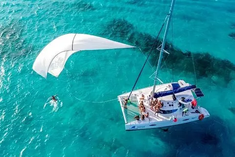 Croisière sur l'île Mujeres avec club de plage, tuba, déjeuner et bar ouvert