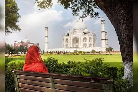 Tour saltafila del Taj Mahal e di Agra in auto AC da Agra