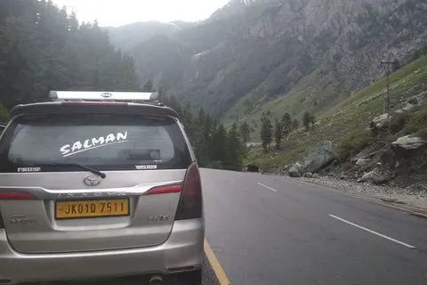 Srinagar Airport Transfers Taxi Service