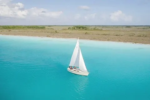 Zeilboottocht door de lagune van de 7 kleuren