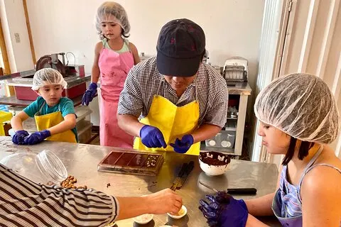 Schokoladenherstellung und Verkostung in einer lokalen Fabrik in San José
