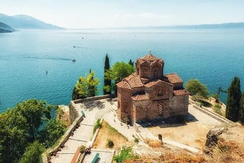 Excursão privada de 2 dias a Ohrid em Skopje, viagem a Prishtine e Prizren