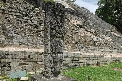 コパン遺跡：サンサルバドルから古代マヤ王国を探索