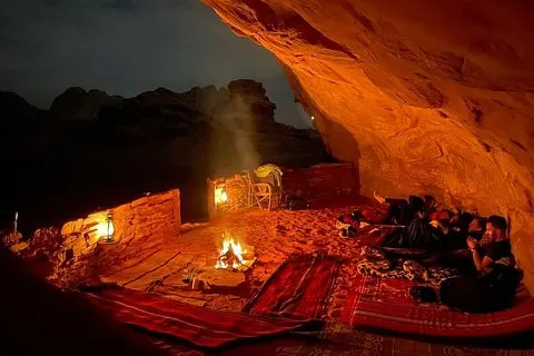 Wadi Rum Cave Camping med Jeep Tour
