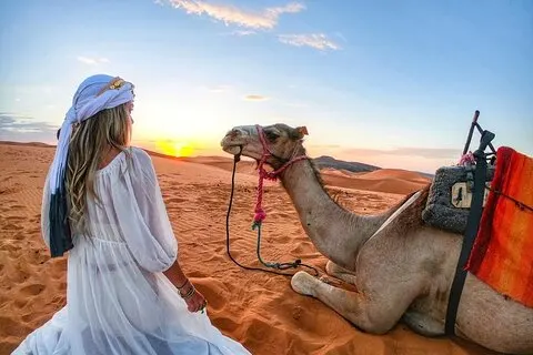 Merzouga: Paseo privado en camello al atardecer