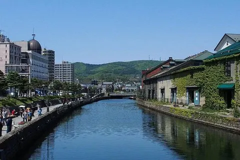 [Otaru & Yoichi] Lass uns mit dem Privatwagen zum Otaru-Kanal, zur Sakaimachi-Straße, zur Music Box Hall und zum Yoichi Nikka Whiskey fahren (Ankunft und Abreise in Sapporo).