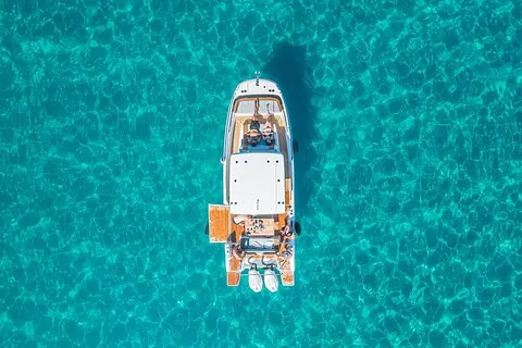 Cagliari 3 uur luxe motorboottour - wijn en snorkelen