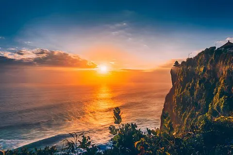 Visite du temple d'Uluwatu, de la danse Kecak et du dîner de fruits de mer Jimbaran | voooya
