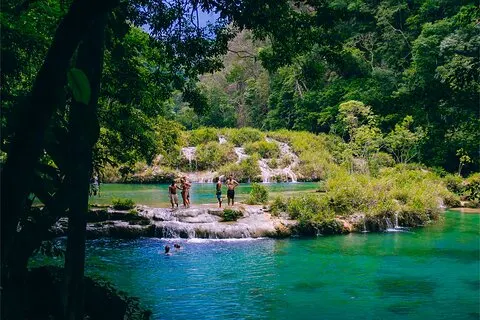 Trasporto condiviso da Panajachel o Lago Atitlan a Semuc Champey