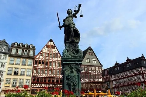 Visite à pied des attractions incontournables de Francfort avec un guide