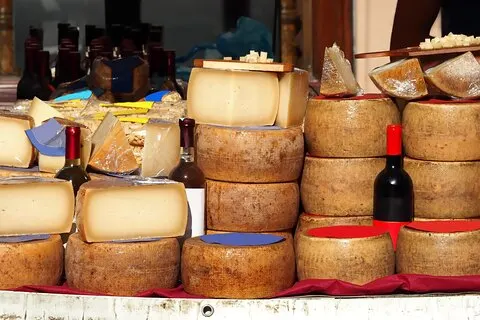Cagliari: Een volledige maaltijd Sardijnse Food Tour met Do Eat Better
