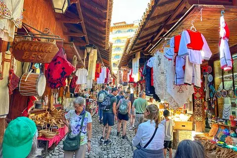 Castelo Kruja, o antigo Bazar e Sarisalltik - Partida de Tirana