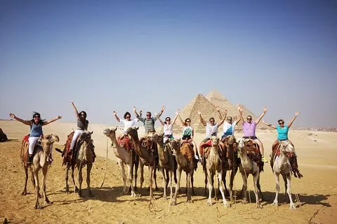 Hurghada: Grand Egyptian Museum & Piramides in een kleine groep