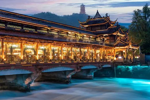 Dujiangyan Foodie natt tur i Guanxian gamlebyen