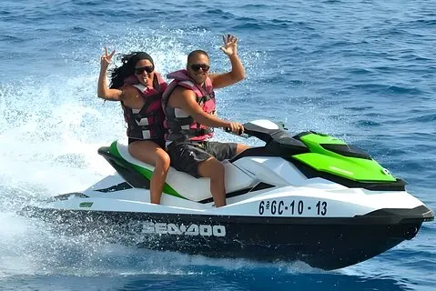 Bali: Watersport en Uluwatu Tour met diner