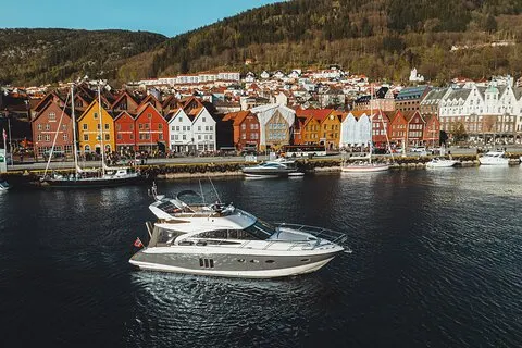 Crucero privado en yate por Bergen, incluyendo champán | voooya