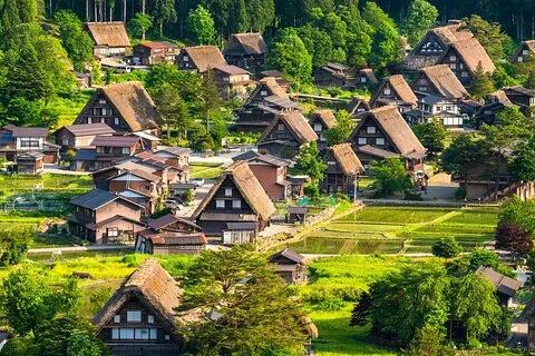 One Way Bus von Kanazawa nach Takayama mit Halt in Shirakawago