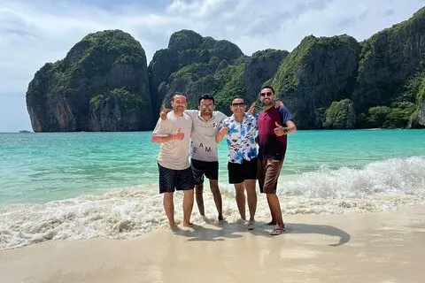 Excursion d'une journée Phi Phi, Maya Bay et îles Khai au départ de Phuket | voooya