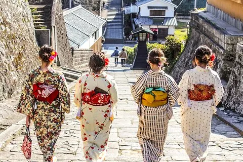 Paseo Kimono y té ceremooy y sake en el Castillo Histórico de Kitsuki