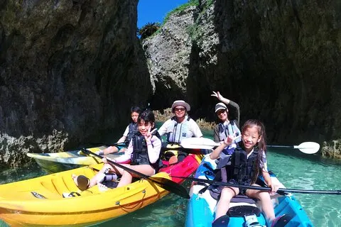 沖縄の隠れたビーチ：シーカヤック、シュノーケル＆BBQアドベンチャー