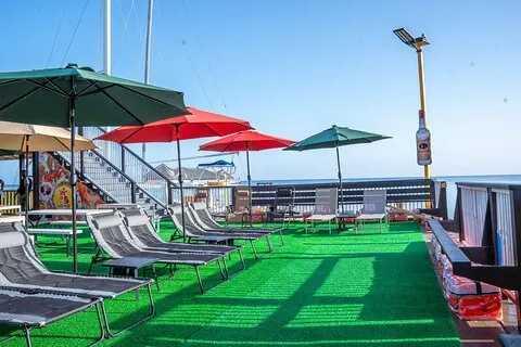 Poko Loko Floating Bar : Sorseggiamenti al tramonto