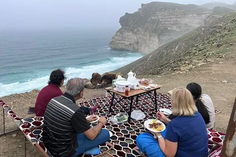 Excursão combinada Salalah Leste e Oeste - Cachoeira Darbat, Mughsail
