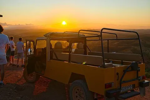 Algarve Sunset Experience - Excursion d'une demi-journée en safari en jeep | voooya