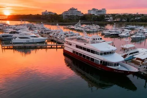 Cruzeiro de 3 horas de jantar ao pôr do sol com iate Solaris em Miramar Beach