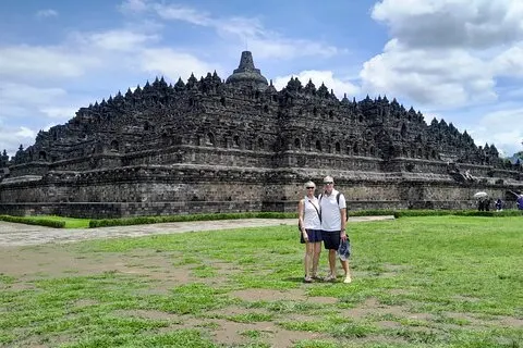 Excursão privada em Borobudur saindo de Semarang (acesso ao nível superior)