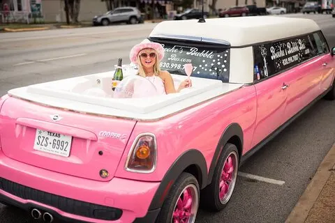 Tour privato del vino della mini Cooper Limo rosa a Fredericksburg