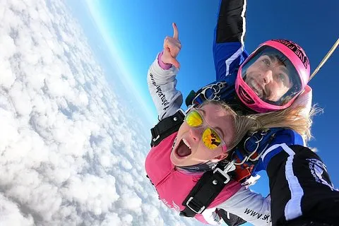 Tandem Skydiving Portugal 9,000ft Freefall perto de Lisboa | voooya