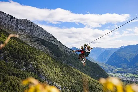 Aventure tyrolienne passionnante dans les Alpes juliennes de Bovec | voooya