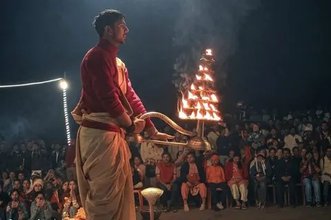 Varanasi Sunset Boat Kväll Ganga Aarti och Walking Tour