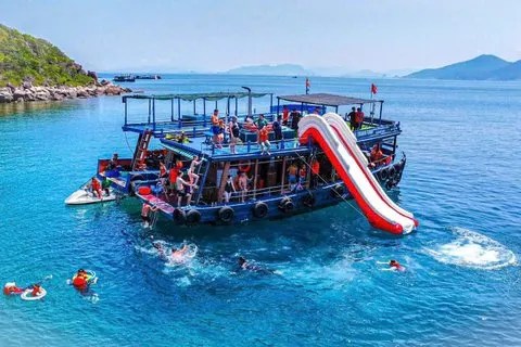 Nha Trang Full Day Snorkeling Tour med Water Slide