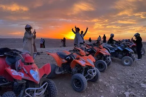 Agafay Desert Quad Bike Camel Promenade et dîner spectacle