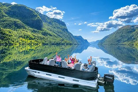 Stadt- oder Fjordkreuzfahrt mit Zodiac-Schnellboot oder Luxus-Pontonboot
