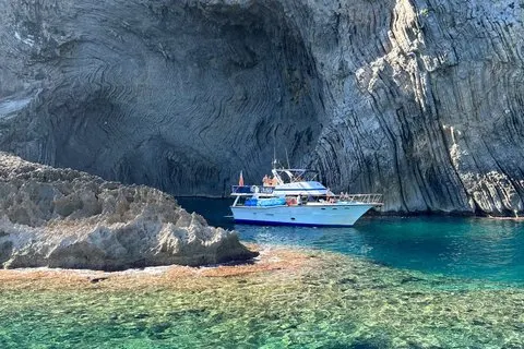 Premier Cruises SEULEMENT 12 PERSONNES Grottes, Snorkeling Tapas & Boissons | voooya