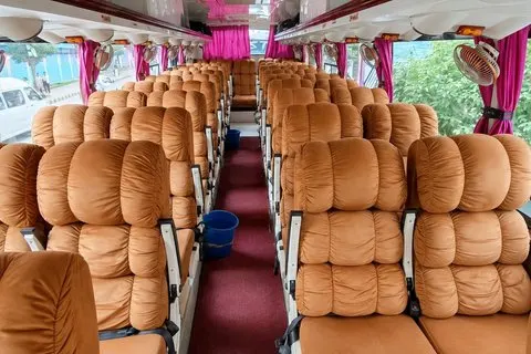 Chitwan till Kathmandu turistbuss lyxsoffa